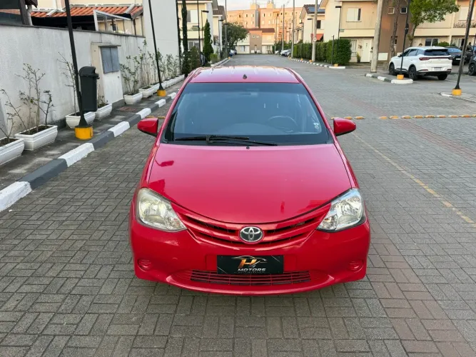 Toyota Etios X 1.3 Flex 16V 5P Mec. 2014