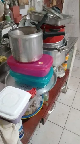 Utencílios de cozinha tudo em conservação impecável