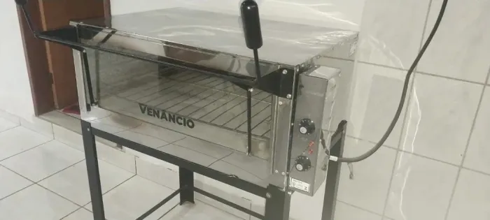 Forno elétrico industrial 220v Venâncio firi90 com capacidade interna de 132 litros