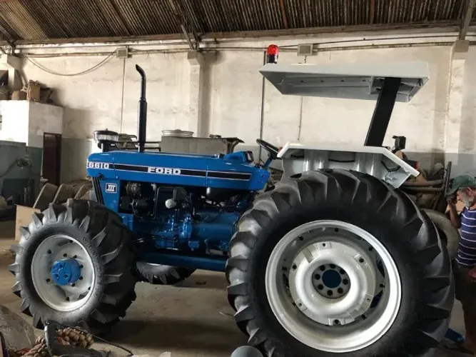 TRATOR FORD 4X4 SÉRIE 3