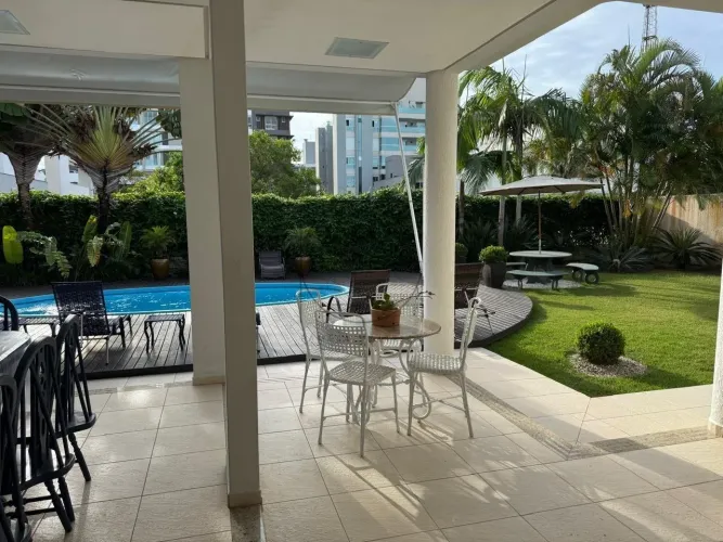 casa a venda com 4 suítes em Jurerê Internacional