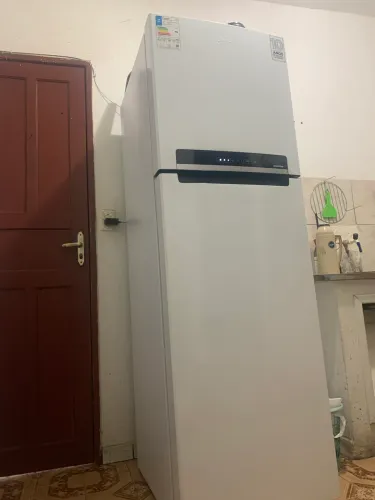 Geladeira, 8 meses de uso na garantia ainda