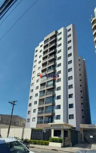 Apartamento à venda no Centro de Suzano-SP, 3 quartos, 1 banheiro e garagem.