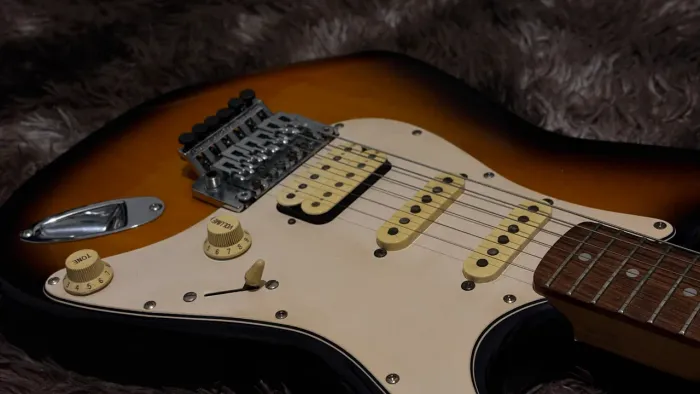 Guitarra Squier Standard Stratocaster Floyd Rose - Korea