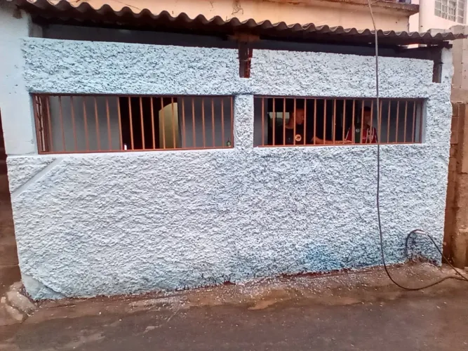 Aluga-se casa 