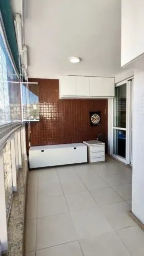 BS Imobiliária vende: Apartamento lindo na Av. Roberto Silveira, em Icaraí, pronto para m