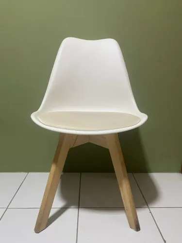 Cadeira Eames Tok&Stok Branca