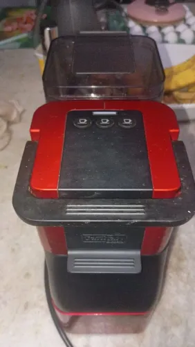 Belíssima cafeteira de cápsulas, pouquíssimo tempo de uso