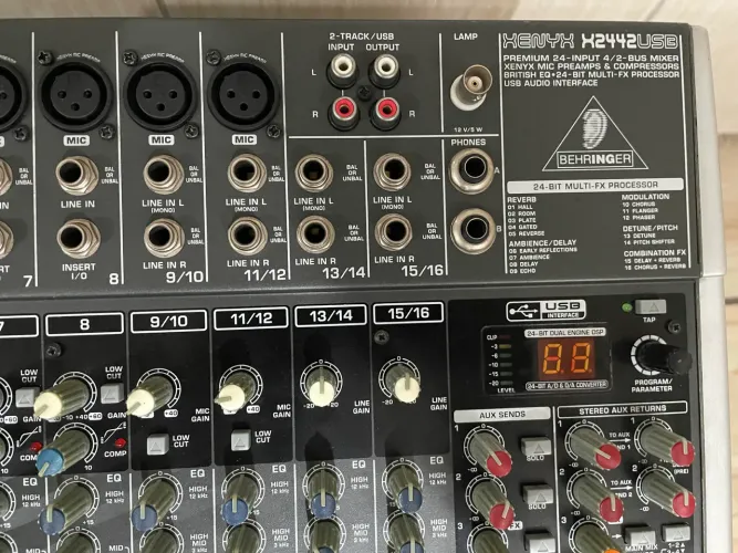 Mesa Behringer Xenny x2442