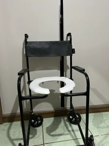 Cadeira de banho compacta 
