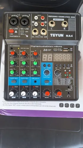Mesa de mixagem profissional de 4 canais