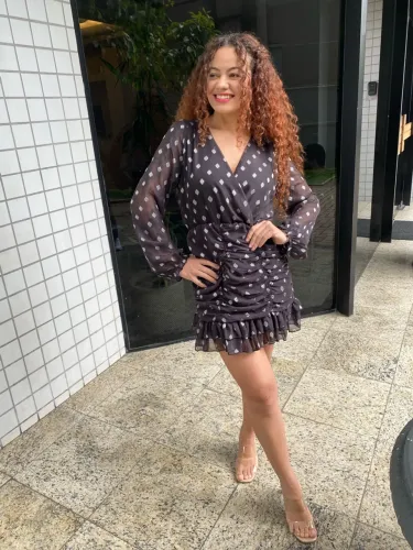 Vestido Curto em Chiffon com Padrão Geométrico Prateado