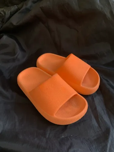 Chinelo laranja Nuvem super confortável e macio 25/26