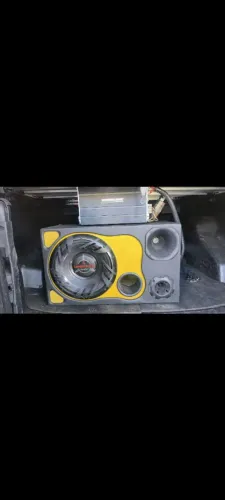 Caixa de som automotivo