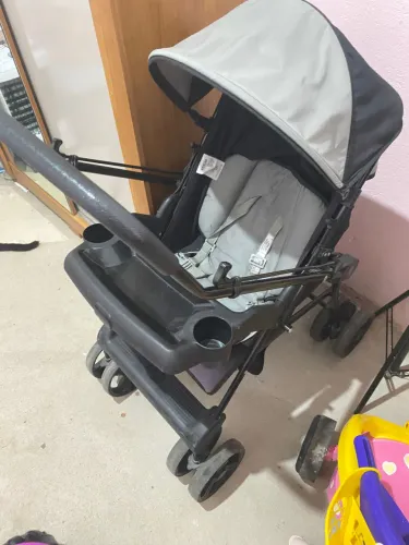 Vendo carrinho de bebê da Marca: tutti baby