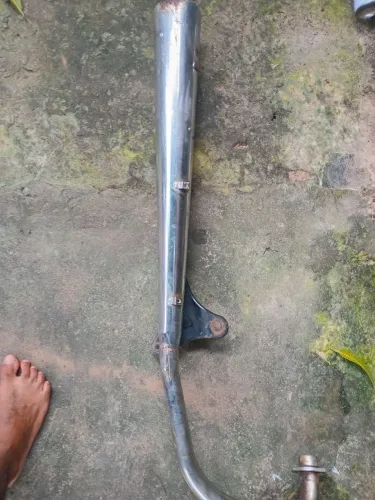 Vendo escapamento da titan 150, da na fan 125 tbm estou vendo pq comprei um cadron