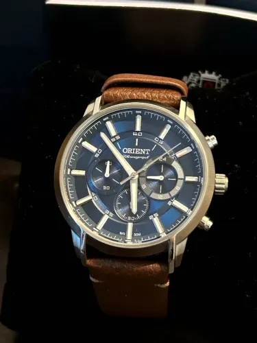 Relógio Quartaz Orient Cronógrafo com pulseira de couro