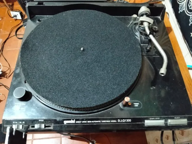 Vendo toca discos direct drive Gemini DJ Q1300
