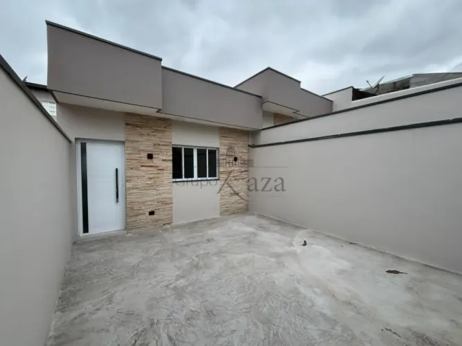 Casa - Jardim Limoeiro - 2 Dormitórios - 70m².