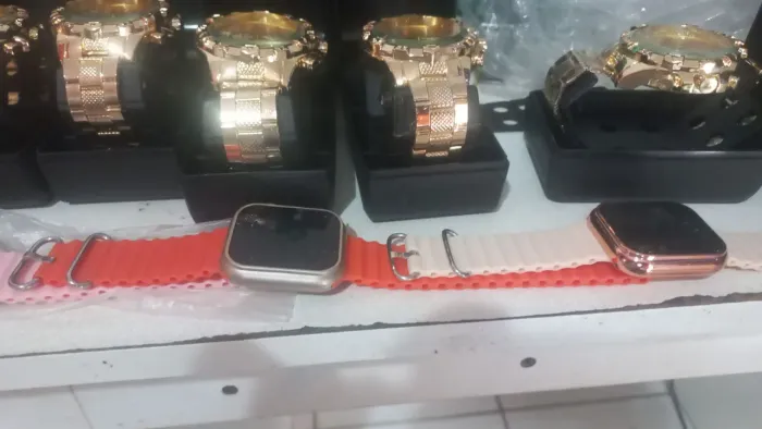 Relógios quartz cromado dourado com caixa "novo"