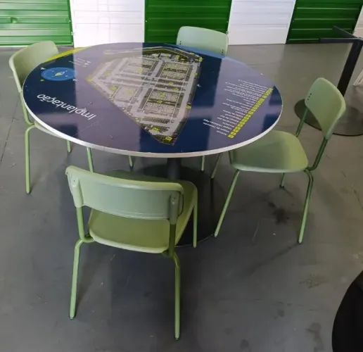 MESA COM 4 CADEIRAS *TIPO ESCOLAR