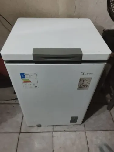 Vendo freezer 110v excelente estado e ainda na garantia de 12 meses e motor de 10 anos