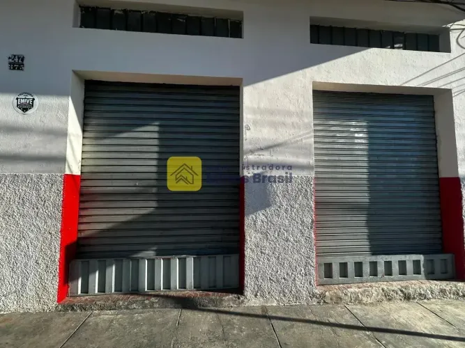 Loja com aproximadamente 80m²