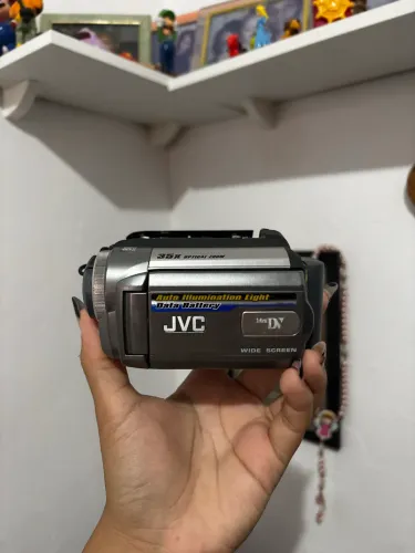 Filmadora JVC Mini DV - 35x Zoom Óptico 