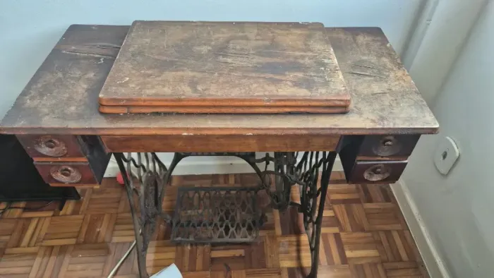 ANTIGA MÁQUINA DE COSTURA SINGER