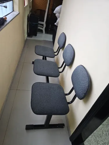 Cadeira estofada em otimo estado p escritorio