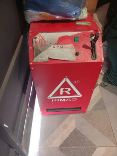 Máquina de fazer chinelo.