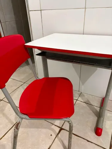 Vendo conjunto banca e cadeira escolar