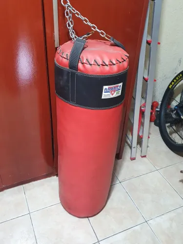 Saco de boxe América semi novo