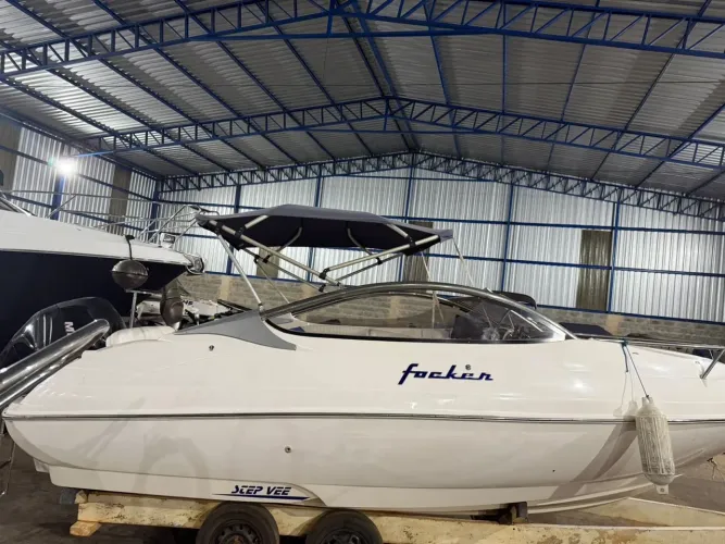 Lancha focker 215