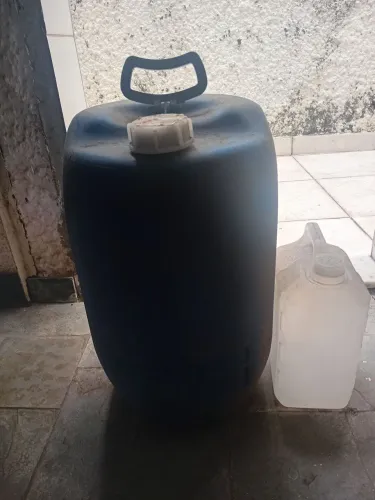 BOMBONA DE ÁGUA & LATÃO DE ÁGUA.