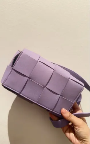 Bolsa Bottega veneta original com alça regulável lilás