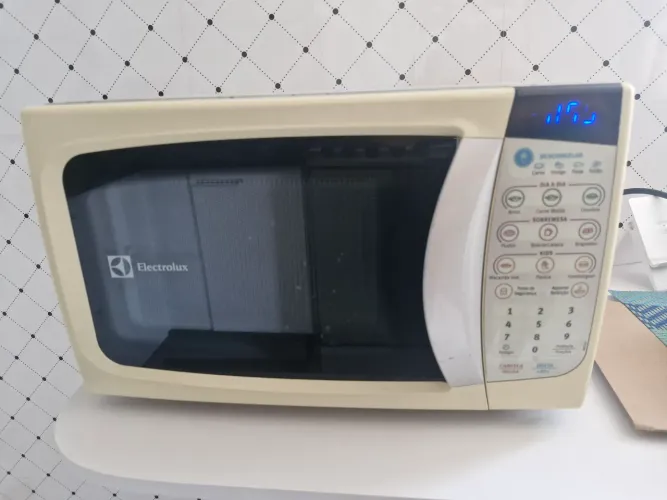Micro-ondas Electrolux 20 litr MTD30 funcionando normalmente apenas com falha no display.