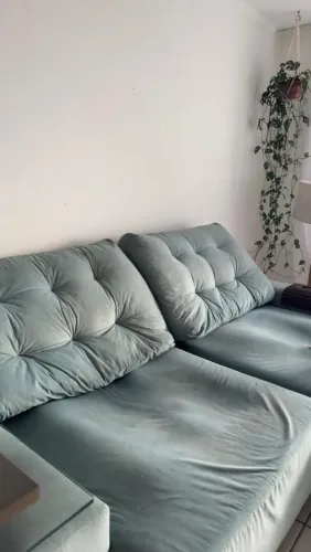 Estofado lindo 3 lugares (estrutura firme) só precisa trocar espuma