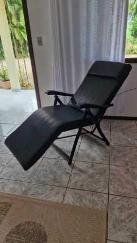 Poltrona reclinável (faz massagem)