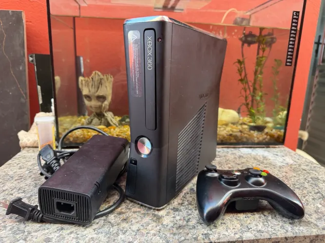 Vendo-Xbox 360 120GB + Vários Jogos Instalados HD 120 GB