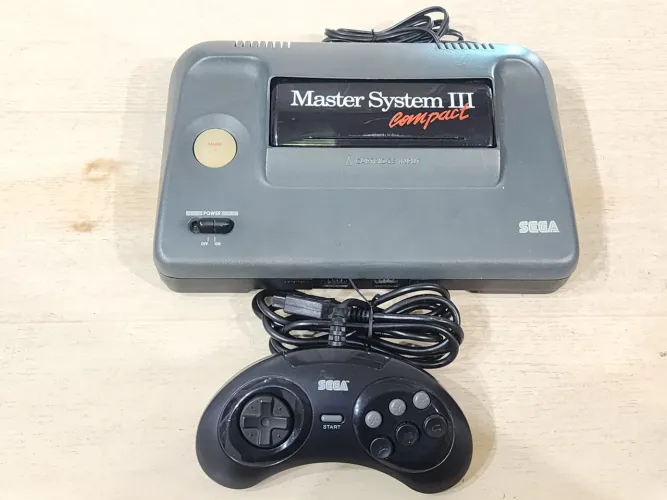 Master System 3 compact com sonic na memória