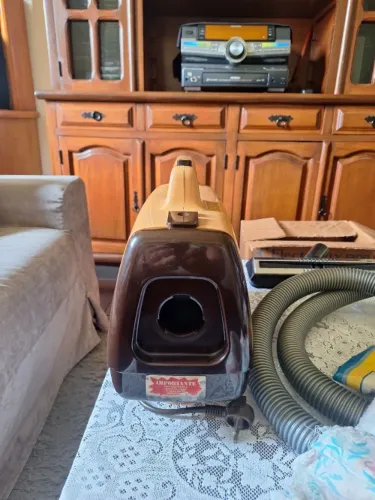 Aspirador de Po 1000 W 127 V  com varias peças para aspirar R$ 450,00