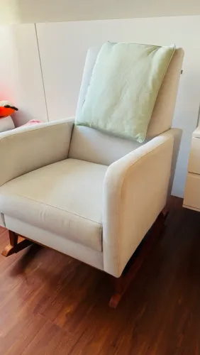 Poltrona de Amamentação de Balanço