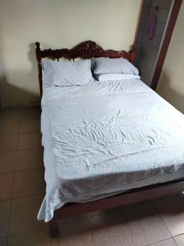 Cama de madeira de lei + Colchão de molas ensacadas