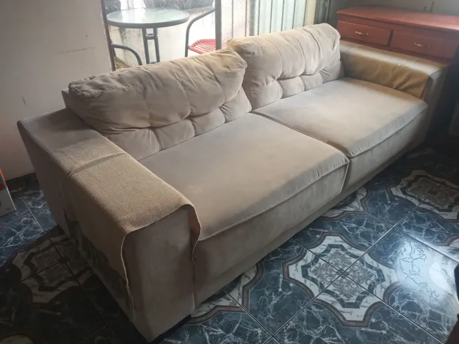 SOFA BEGE DOIS LUGARES