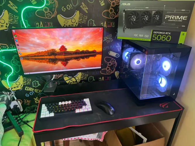 PC GAMER RYZEN 7 5700X3D + RTX 5060 8G