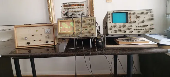 Vendo Osciloscópio MEGURO (MOS-1254A) / Osciloscópio HP / Fonte Ajustável 0 a 24V 10A