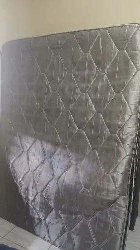 Cama usada, casal