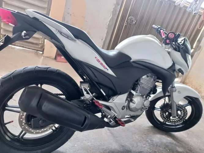 CB 300