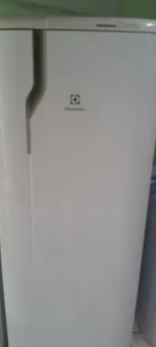Geladeira simi nova frustfree funcionando perfeitamente